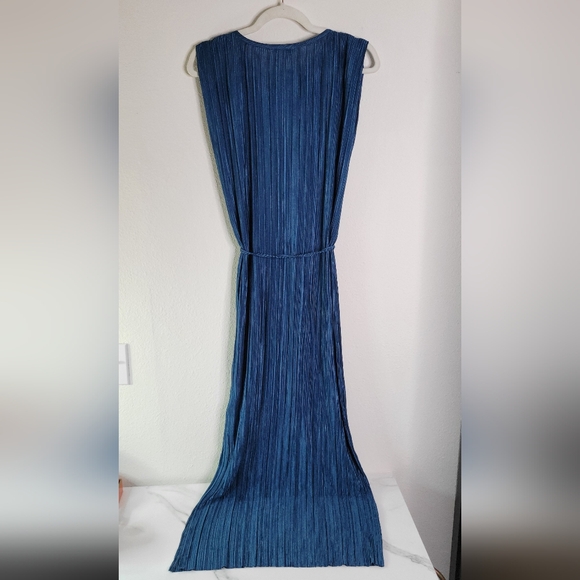Sincerely Jules - Belted Pleated Maxi Dress - Teal Blue - Size SMALL - Picture 4 of 12